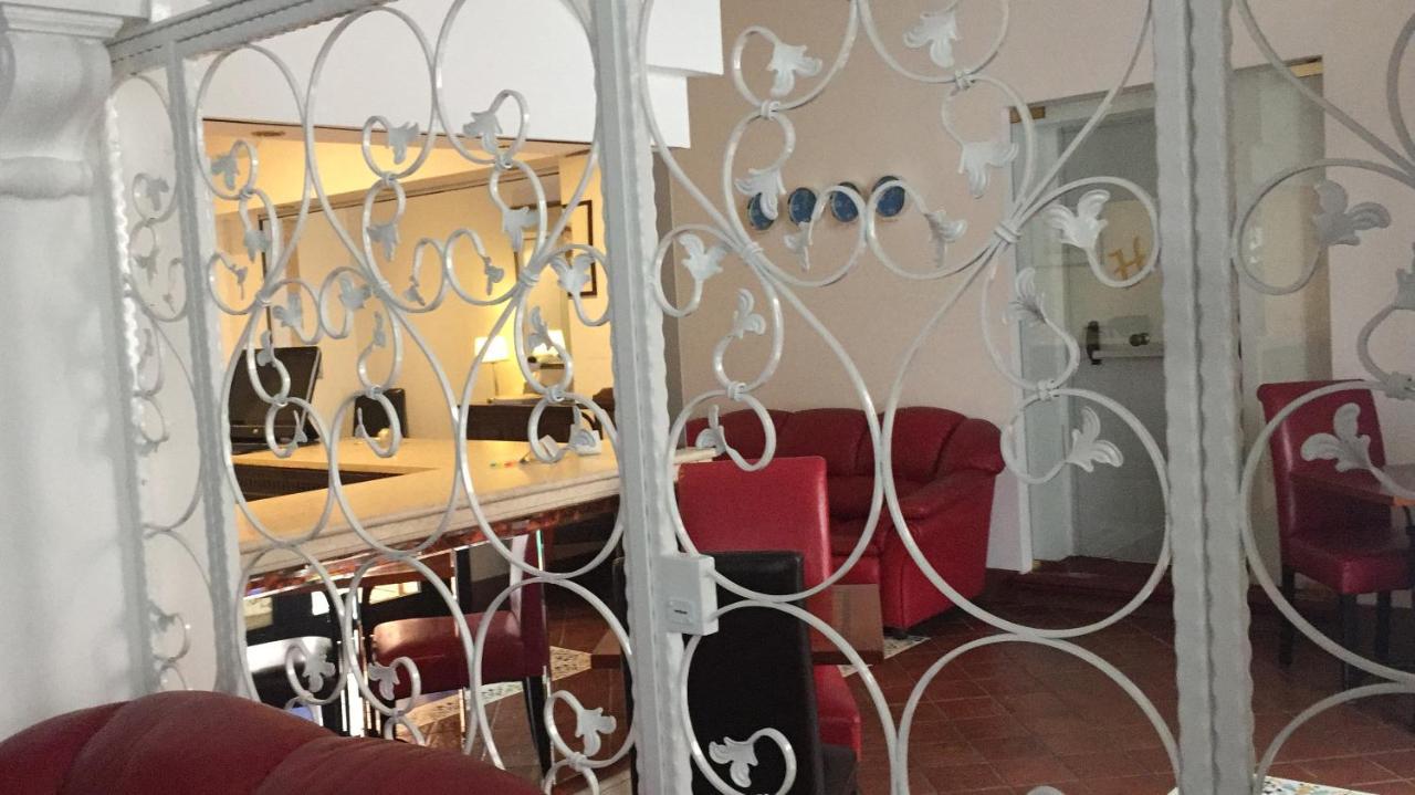 Hotel Caracciolo Rome Bagian luar foto