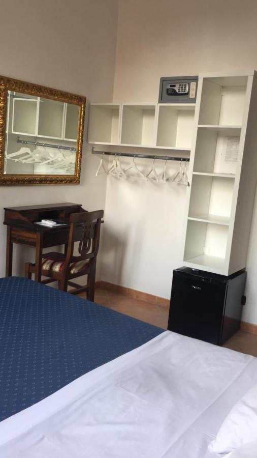Hotel Caracciolo Rome Bagian luar foto