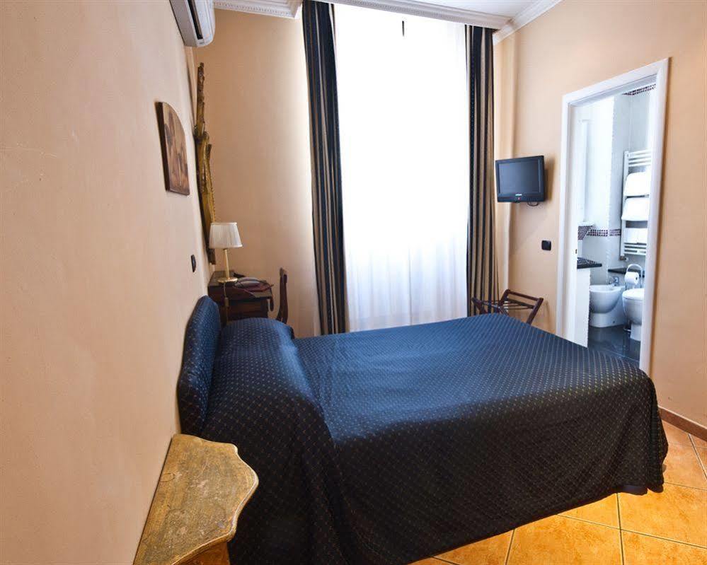 Hotel Caracciolo Rome Bagian luar foto