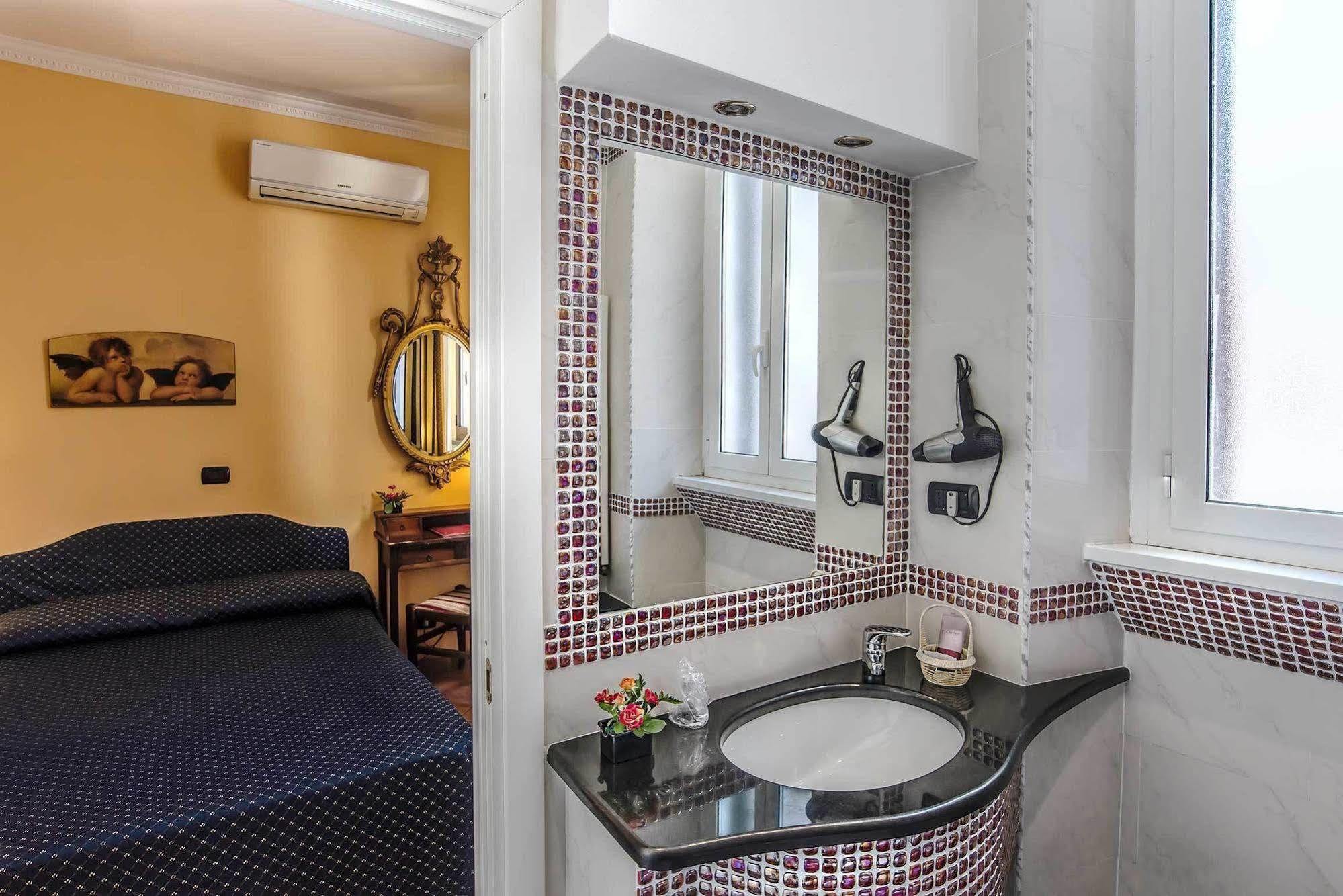Hotel Caracciolo Rome Bagian luar foto