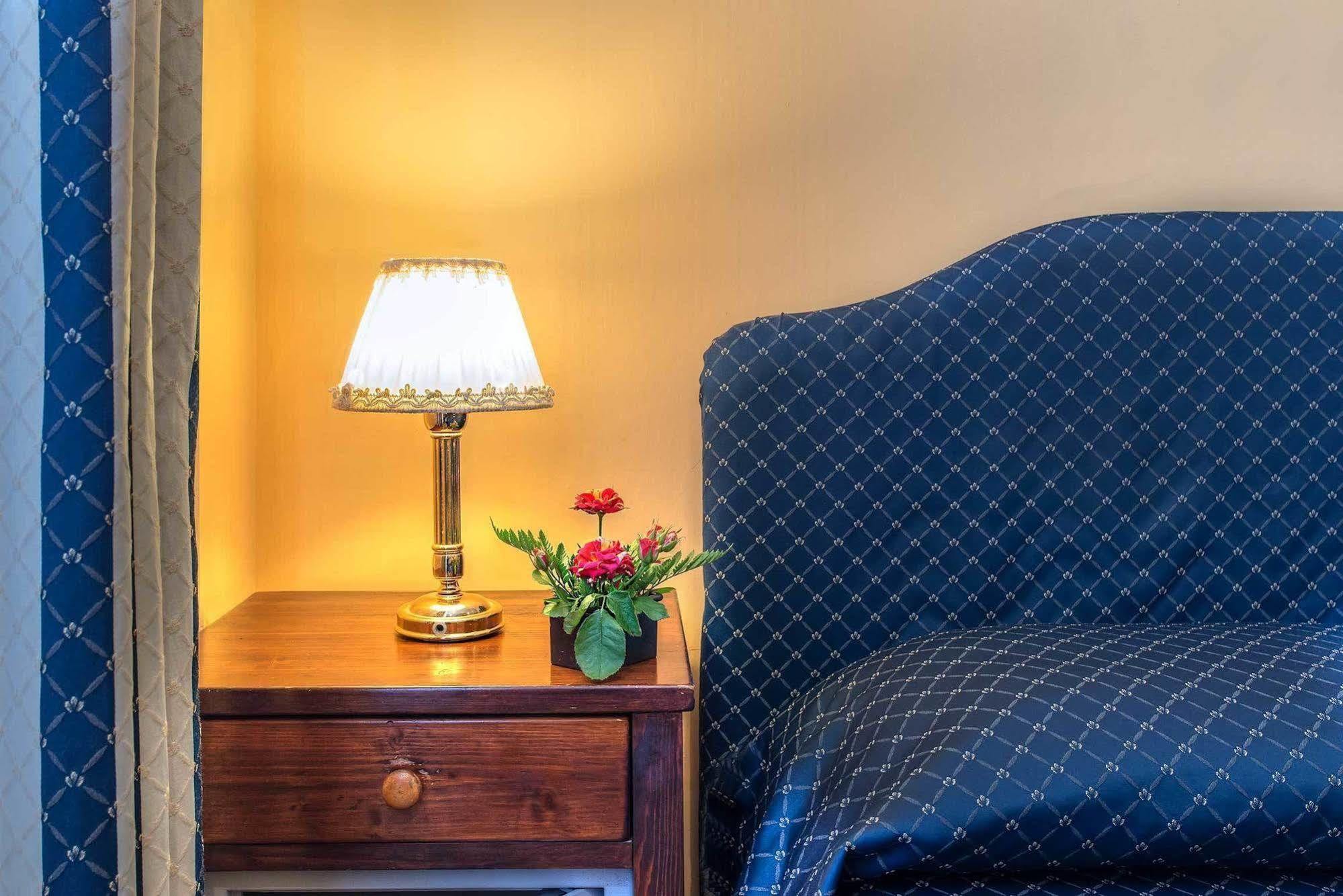 Hotel Caracciolo Rome Bagian luar foto